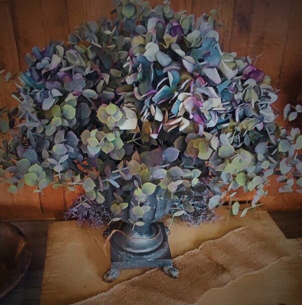 dhs-vaze-eucalyptus-hydrangea